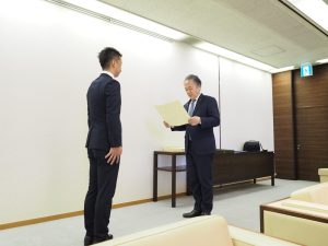 横須賀市長から感謝状を受領 – 地域への貢献プロジェクトを讃えられる